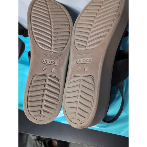 Women's Crocs Black LiteRide Brooklyn Low Wedge Platform Sandals Size 9 Black W - Picture 9 of 10